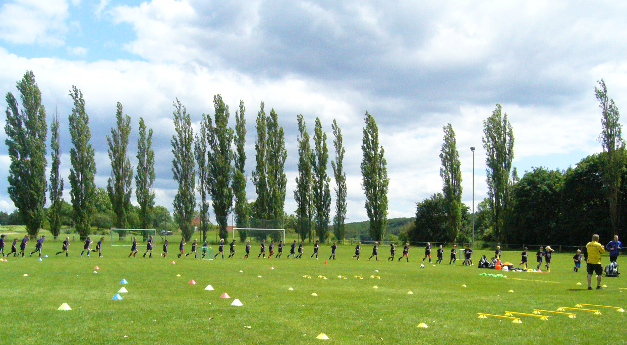 LFSDE: Fu&szlig;ballschule mit Esprit!